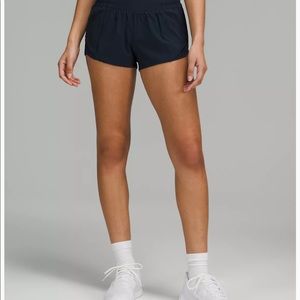 Lululemon Hot Hotty Low Rise 2.5in lined shorts, Size 4, excellent condition